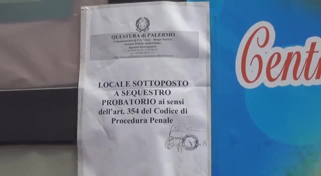 nero troie mangiare micio