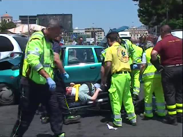 Palermo Incidente Mortale Alla Cala Vittima Un Anziana Ferito Il Fratello Giornale Di Sicilia